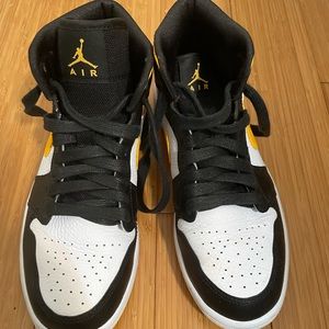 Womens Air jordan 1 mid SE “White Laser Orange”